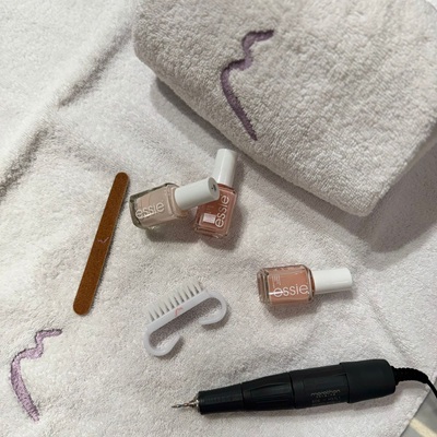 Russian Cleaning With Regular Colour (Manicure)