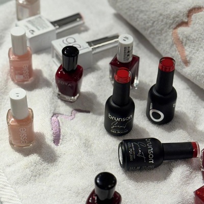 Gel Colour Manicure & Signature Pedicure